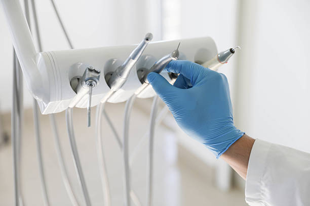 Professional Wisdom Tooth Removal technician working in Diamond, IL